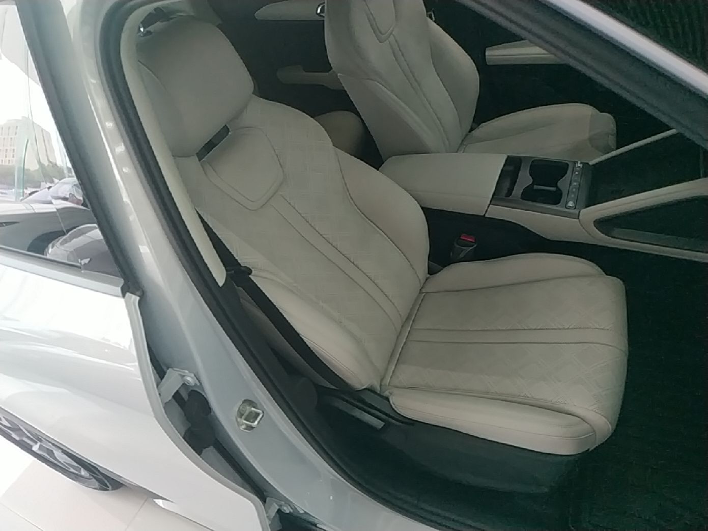 BYD Yuan UP 2025 Model 301KM Leading Version — снимка 19