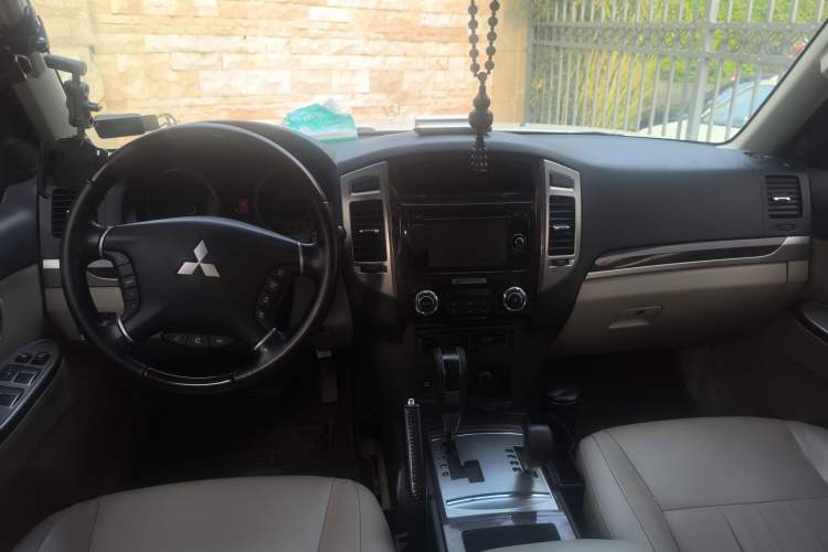Used Mitsubishi Pajero 