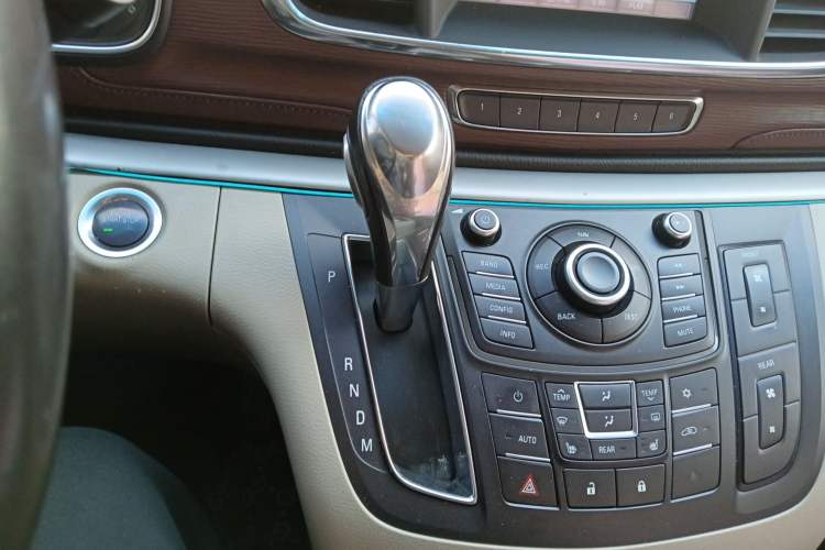 Used Buick GL8 2014 3.0L GT Luxury Business Haoya Edition
