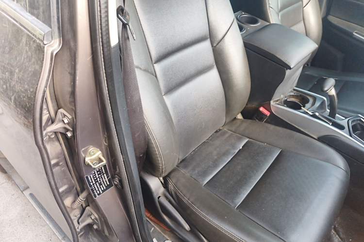 Used JMC Yusheng S350 2013 2.4T Manual Two-Wheel Drive Diesel Luxury 7-Seater