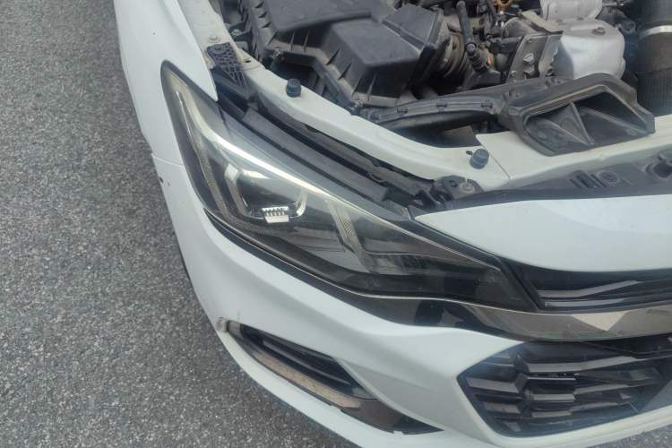 Used Chevrolet Monza 2019 RS 330T Automatic Comfort Edition China VI Standard Right Front Headlight