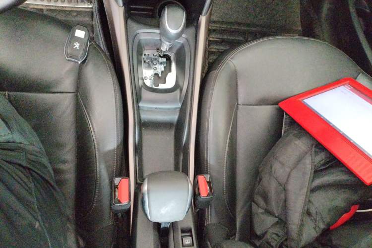 Used Peugeot 2008 2014 1.6L Automatic Navigation Edition Gear Lever