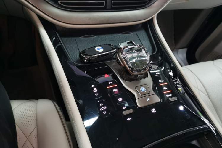 Used Denza D9 2022 DM-i 970 Four-Wheel Drive Flagship Model