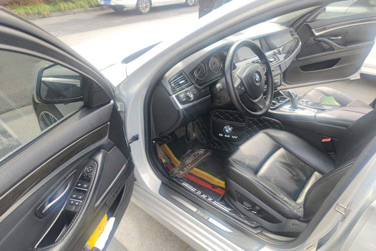 Used BMW 5 Series 2011 535Li Leading Model
