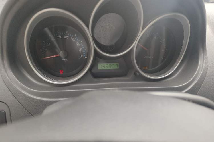 Used FAW Weizhi V2 2010 1.3L Manual Luxury Version Odometer Close Up