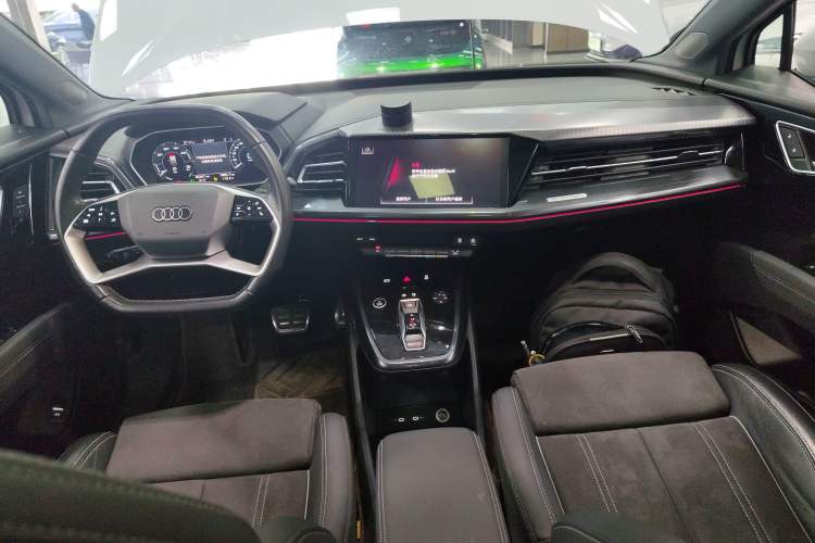 Used Audi Q4 e-tron 2022 50 e-tron quattro Visionary Edition Center Console