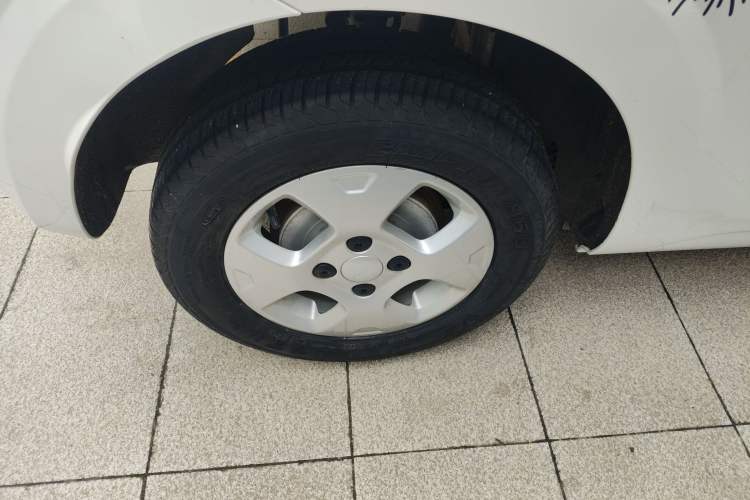 Used Roewe Clever 2021 302 km New Four-Seater Super-Efficient Version Right Rear Wheel Hub