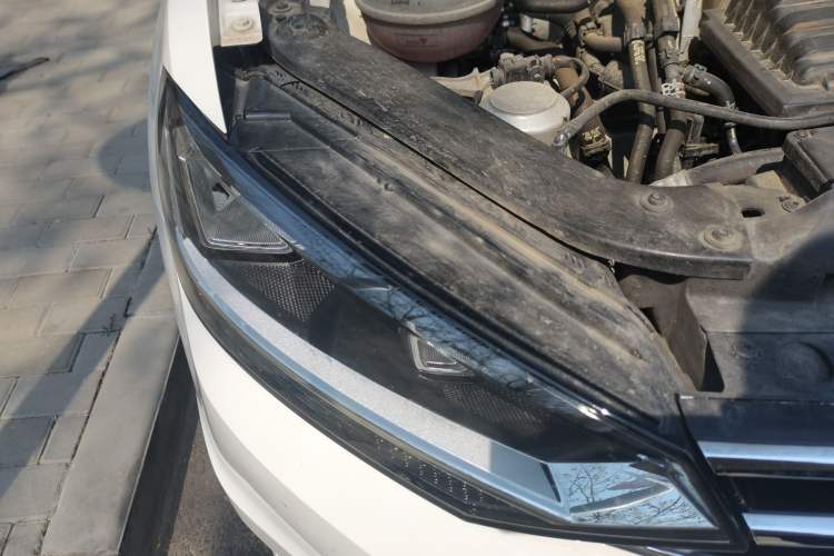 Used Volkswagen Touran 2021 Touran L 280TSI DSG Comfort Edition 7 Seats Right Front Headlight