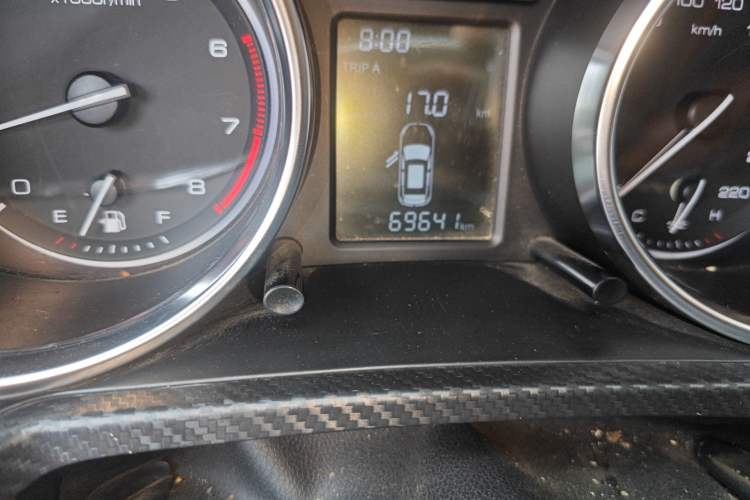 Used Zotye T300 2017 1.5L Manual Luxury Model Odometer Close Up