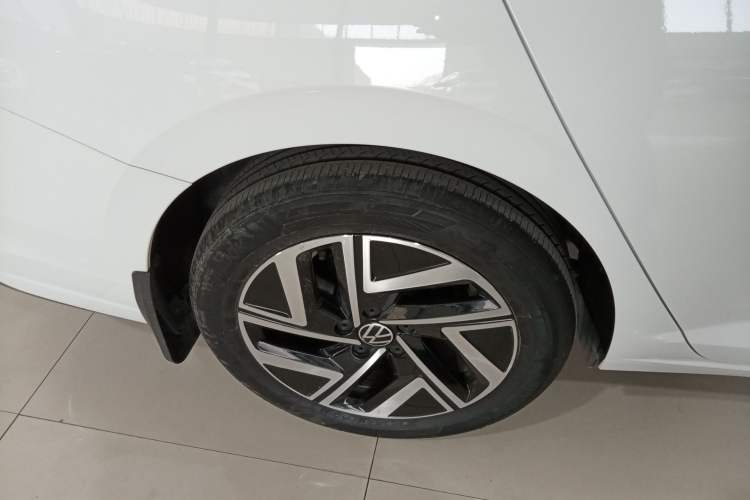 Used Volkswagen Sagitar 2023 300TSI DSG Excellence Edition Right Rear Wheel Hub