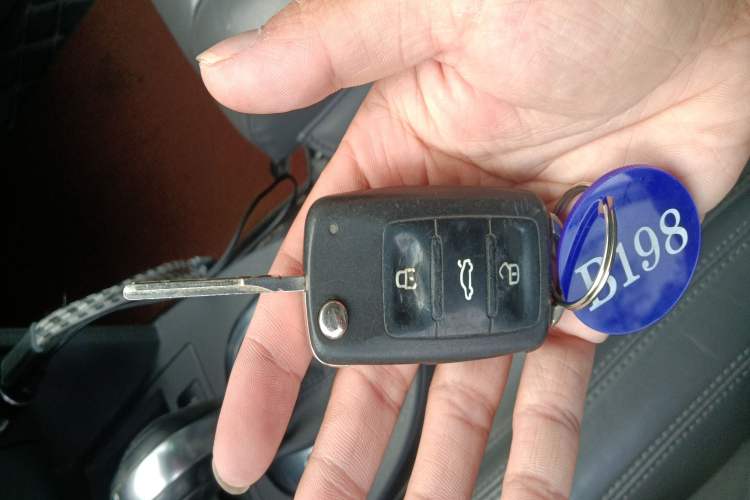 Used Volkswagen Touran 2013 1.4T DSG Smart Edition 7-Seater Vehicle Key