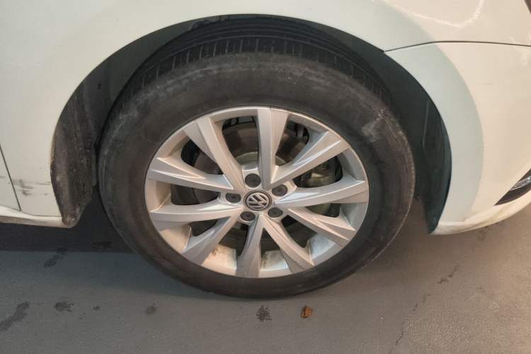 Used Volkswagen Lavida 2017 1.6L Automatic Comfort Edition
