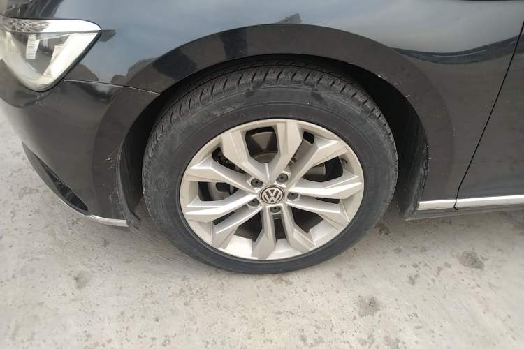 Used Volkswagen Magotan 2019 330TSI DSG Luxury Version China VI Standard Left Front Wheel Hub