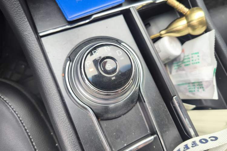 Used Ford Taurus 2015 EcoBoost 245 Fashion Edition Gear Lever