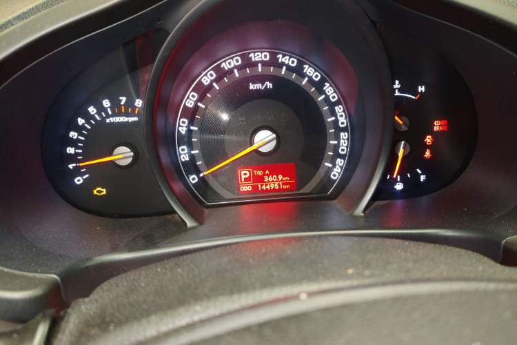 Used Kia Sportage R 2011 2.0L Automatic Two-Wheel Drive GLS Odometer Close Up