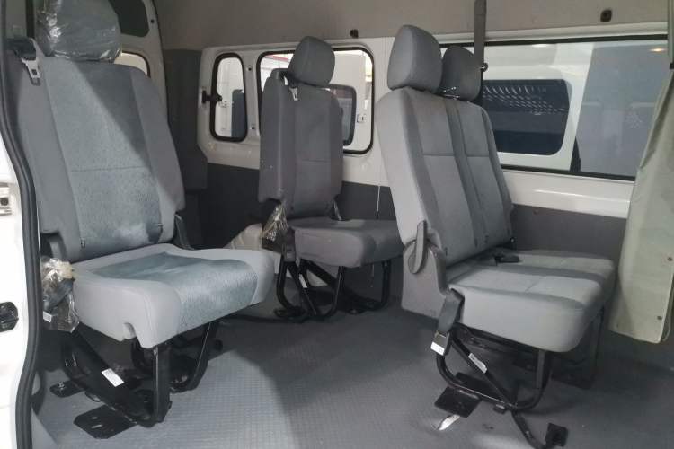 Used Foton Toano 2022 2.0T Manual Tongtu Multi-Function Long Wheelbase Mid-Roof Single-Tire 5/6/7/9-Seater 4F20TC3
