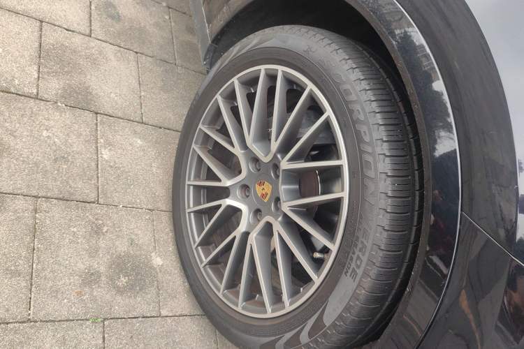 Used Porsche Cayenne 2019 Cayenne 3.0T Right Front Wheel Hub