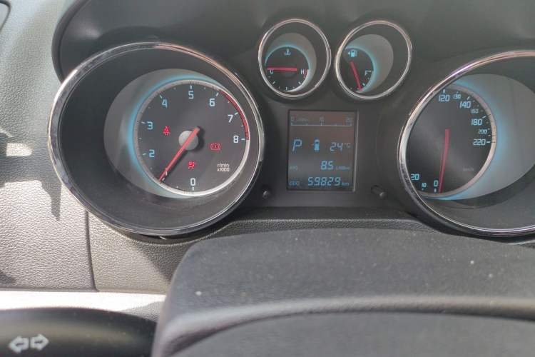 Used CHANGAN CS35 2015 1.6L Automatic Luxury Model China IV Standard
