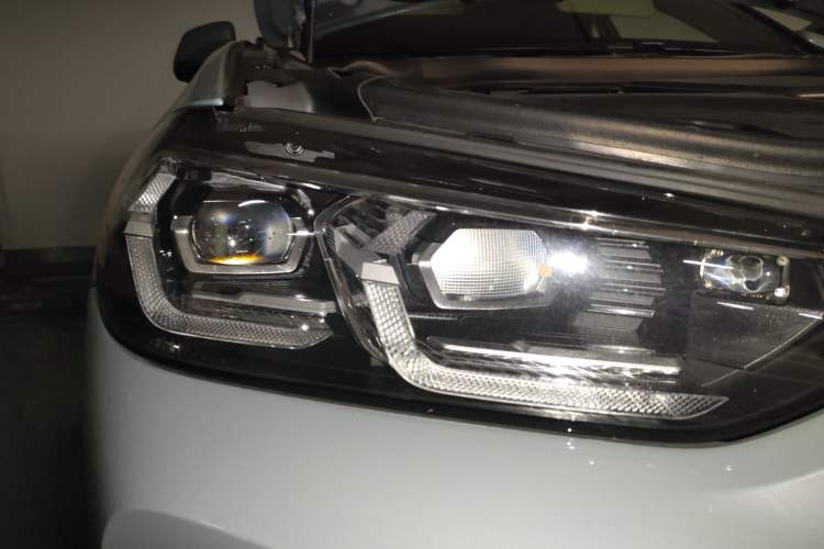 Used BMW X4 2022 xDrive 30i M Sport Package Right Front Headlight