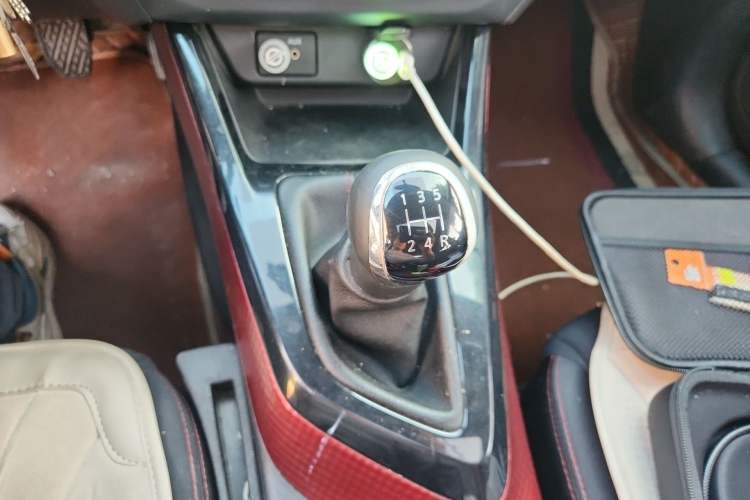 Used Nissan Lannia 2016 1.6L Manual Cool Edition Gear Lever