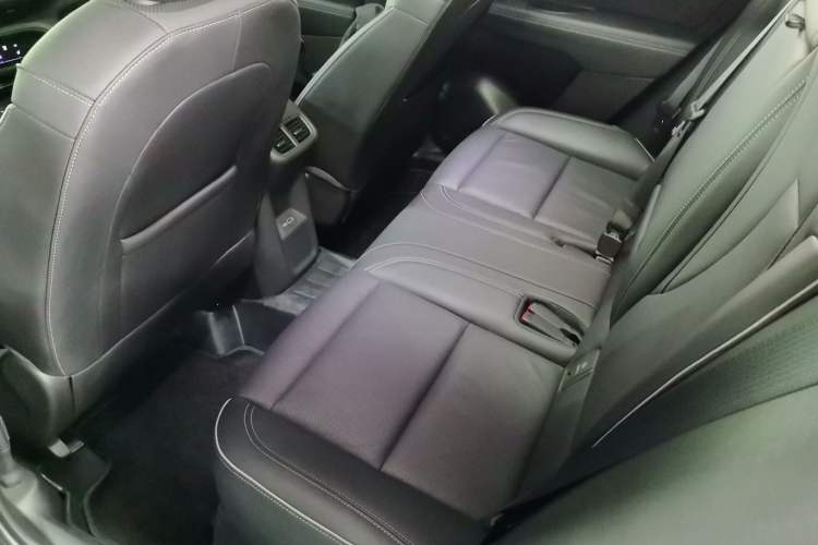 Used Buick Envision 2023 Encore S 652T Two-Wheel-Drive Luxury Model
