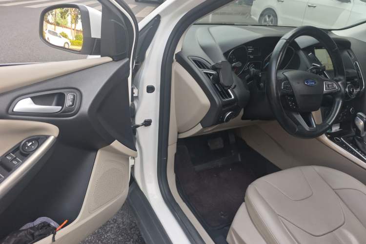 Used Ford Focus 2015 Sedan EcoBoost 180 Automatic Flagship Model Driver Seat