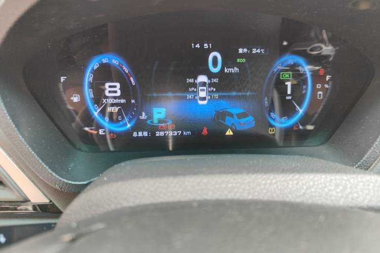 Used BYD Qin New Energy 2015 1.5T Dual-Crown Flagship Plus Edition Odometer Close Up