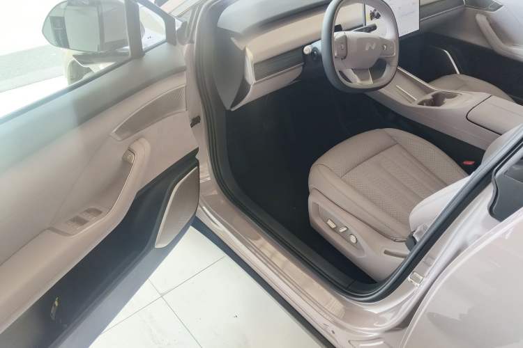 Used ONVO L60 2024 60 kWh Rear-Drive Version