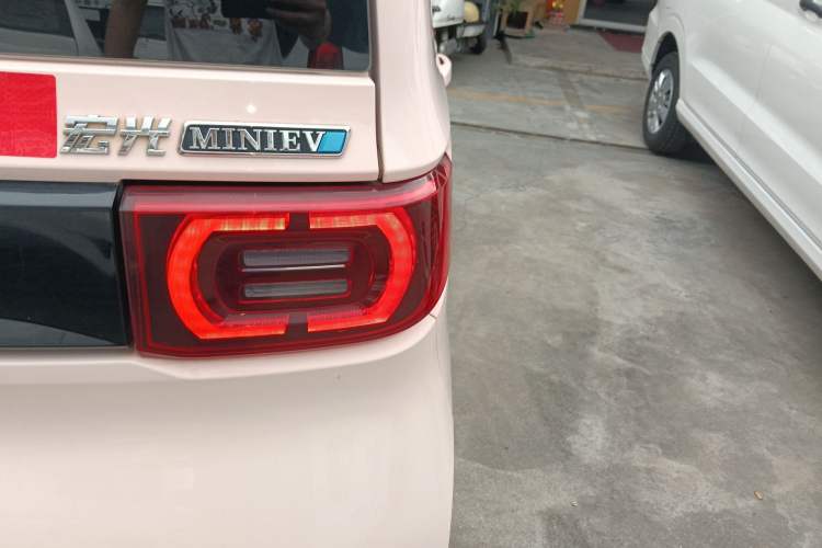 Used Wuling Hongguang MINIEV 2022 Macaron Premium Model – Lithium Ternary Battery Right Rear Taillight