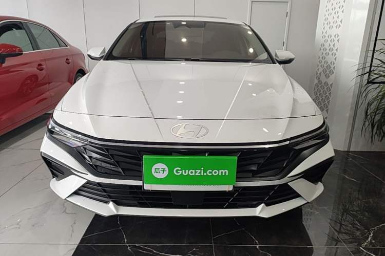 Used Hyundai Elantra 2023 1.5L CVT LUX Prestige Edition
