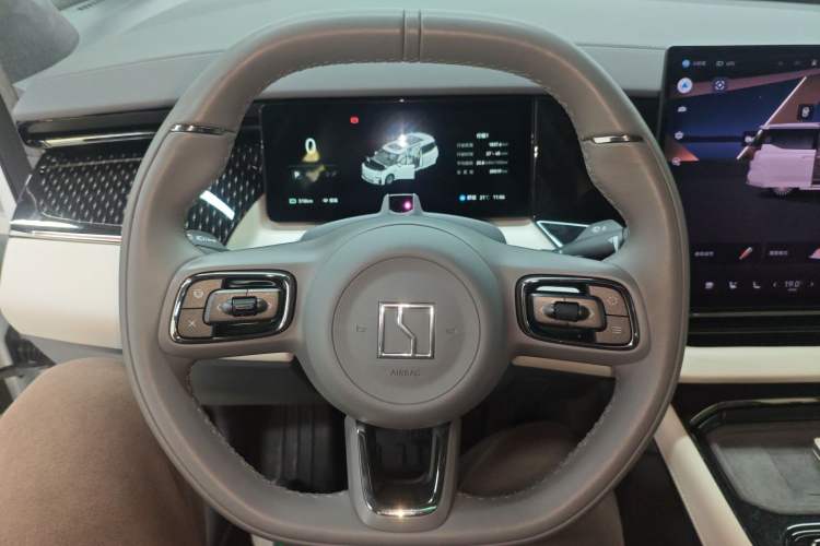 Used Zeekr 009 2024 7-Seater Walk-Through Version Four-Wheel Drive 108 kWh
