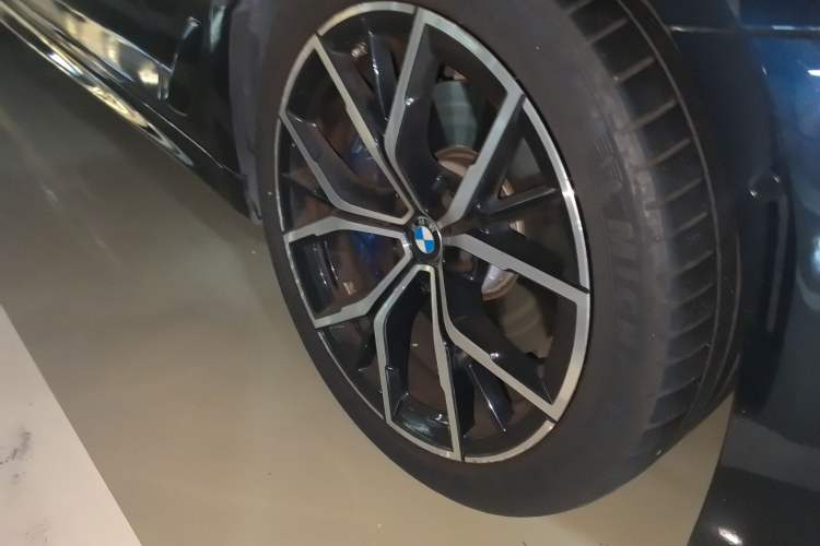 Used BMW 5 Series 2021 530i M Sport Package Right Front Wheel Hub