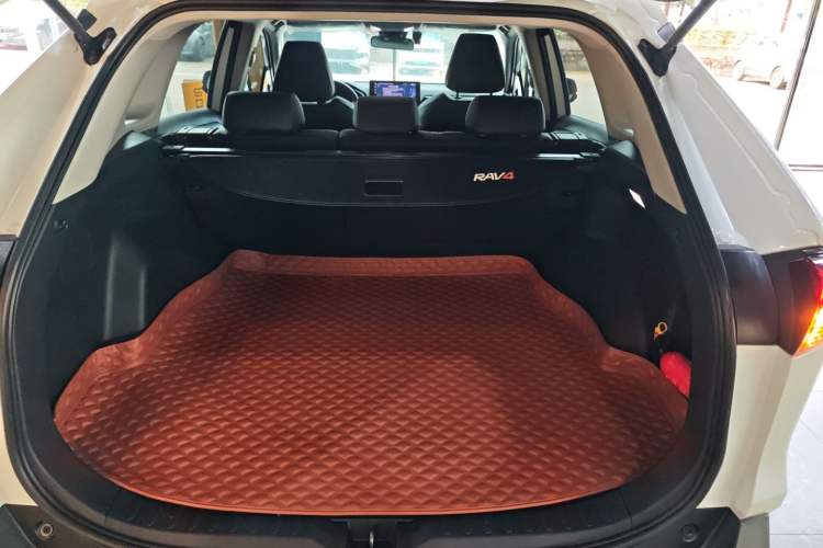 Used Toyota RAV4 2023 2.0L CVT Two-Wheel Drive Fashion Edition
