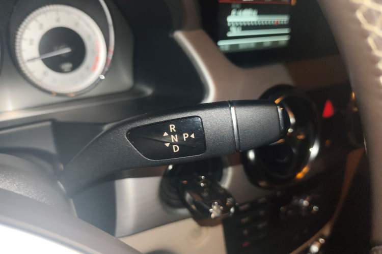 Used Mercedes-Benz GLK-Class 2013 GLK 300 4MATIC Dynamic Sunroof Model