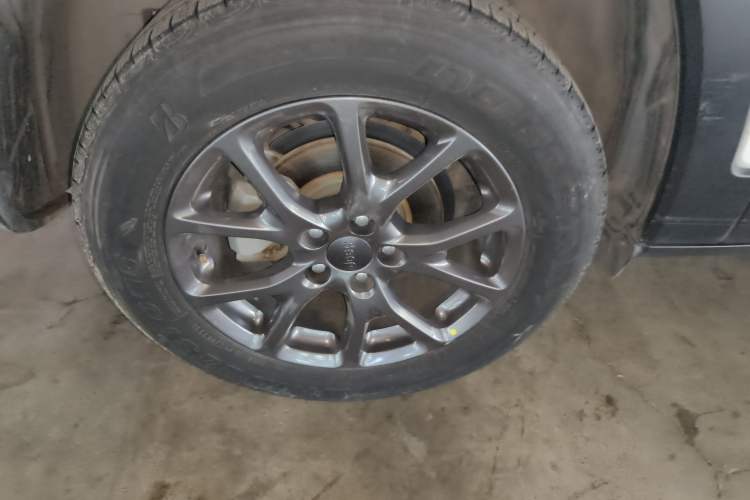 Used Jeep Cherokee 2020 2.0L Two-Wheel Drive Classic Sports Edition Right Rear Wheel Hub