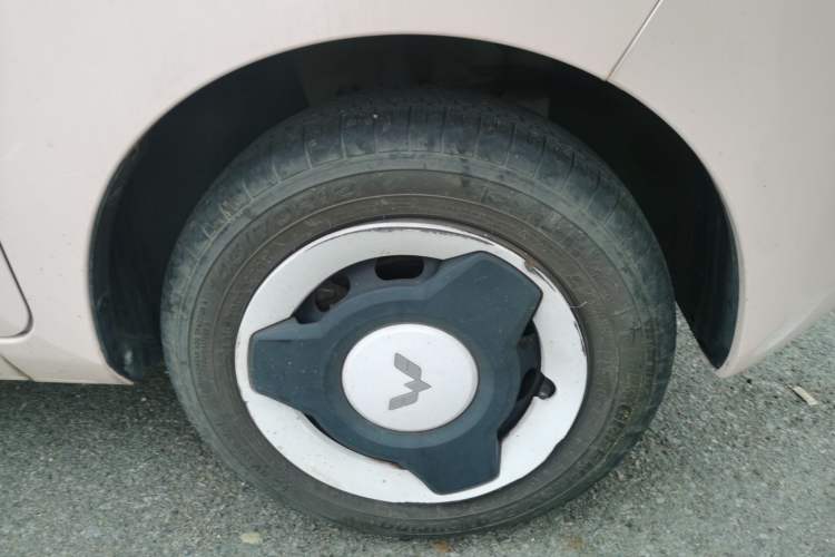 Used Wuling Hongguang MINIEV 2021 Macaron Premium Model – Lithium Iron Phosphate Right Front Wheel Hub