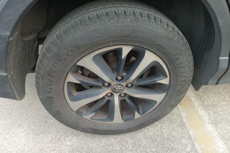 Used Toyota RAV4 2019 2.0L CVT Two-Wheel Drive ZhiShang Version China VI Standard