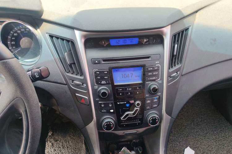 Used Hyundai Sonata 2011 2.0L Automatic Leading Edition Audio And AC Panel