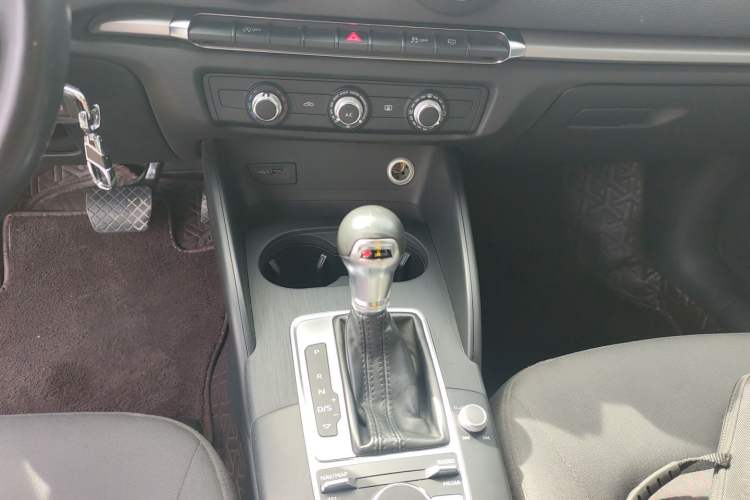 Used Audi A3 2018 30th Anniversary Edition Limousine 35 TFSI Ambition Model Gear Lever