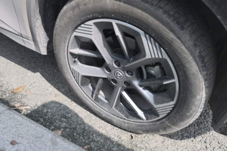 Used CHANGAN CS75 PLUS 2025 4th Generation 1.5T New Blue Whale Smart Flagship Version Right Front Wheel Hub