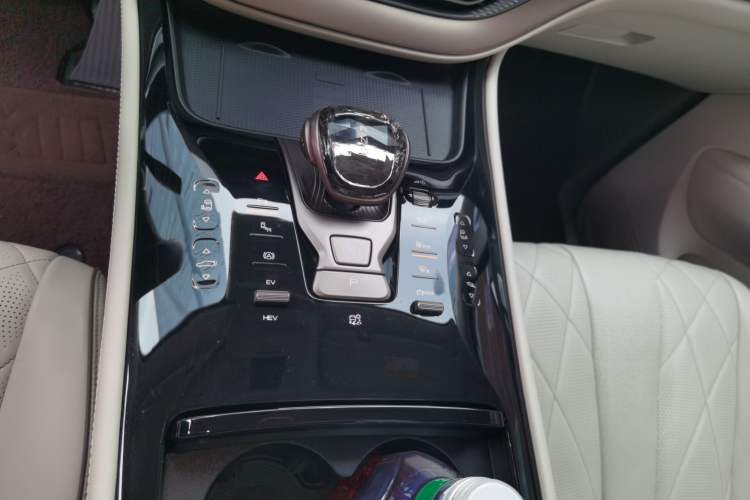 Used Denza D9 2022 DM-i 970 Four-Wheel Drive Prestige Model