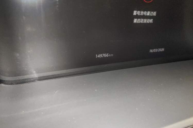 Used Land Rover Range 2020 3.0 L6 Long-Wheelbase Legacy Odometer Close Up