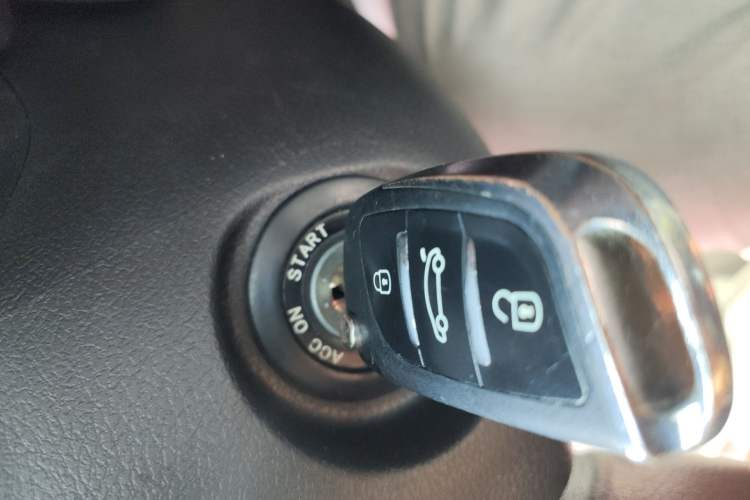 Used JAC Group Refine M5 2016 1.9T Diesel Manual Business Edition