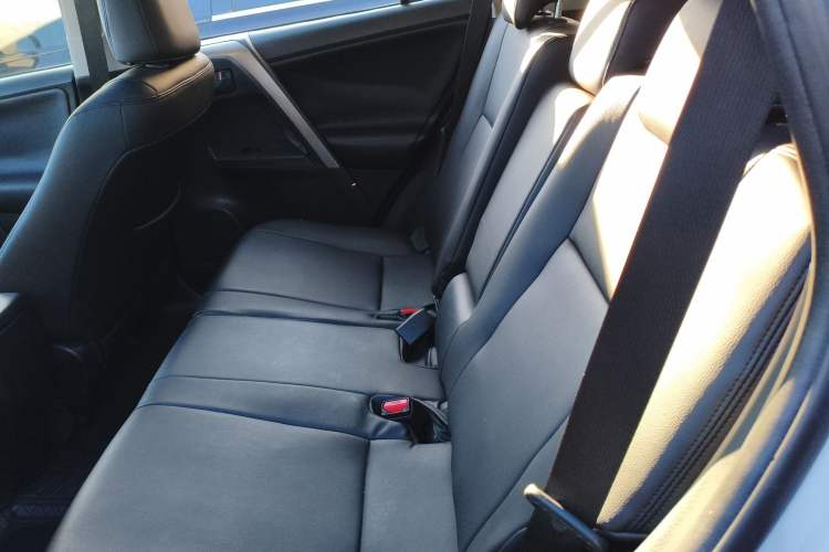 Used Toyota RAV4 2015 2.0L CVT Two-Wheel Drive Fashion Edition