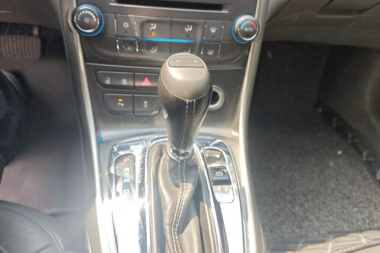 Used Chevrolet Malibu 2014 2.0L Automatic Luxury Edition Gear Lever