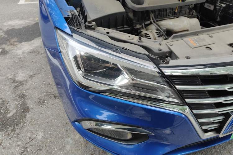 Used Roewe i5 2020 1.5L Automatic 4G Connect Luxury Flagship Edition Right Front Headlight