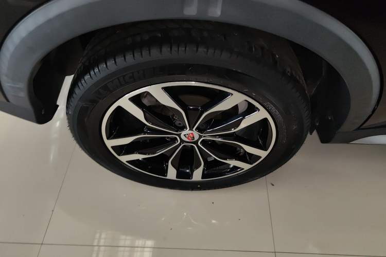 Used Roewe RX5 2018 20T Two-Wheel Drive Automatic Internet Smart Luxury Edition Right Rear Wheel Hub