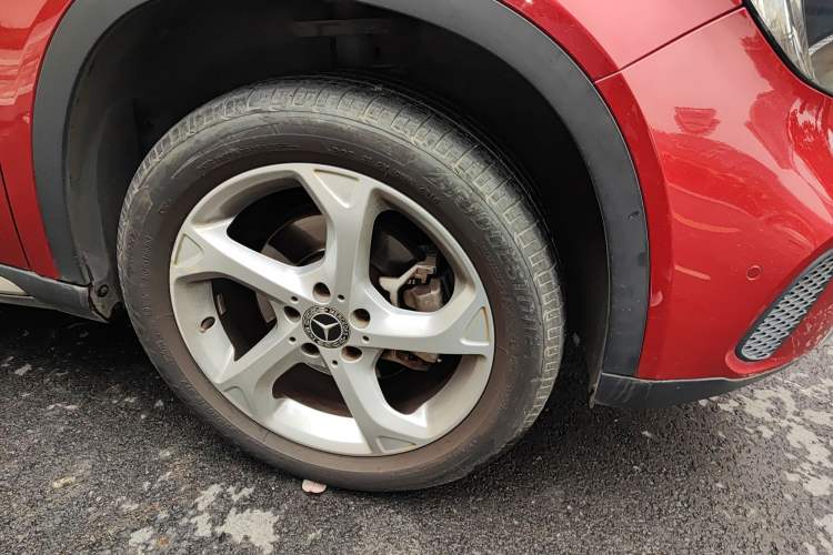 Used Mercedes-Benz GLA 2018 GLA 200 Sport Edition Right Front Wheel Hub