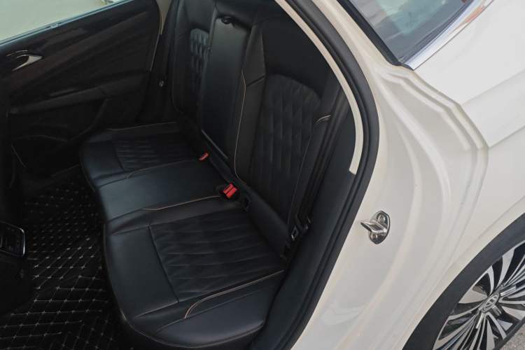 Used Volkswagen Passat 2019 330TSI Luxury Edition China VI Standard
