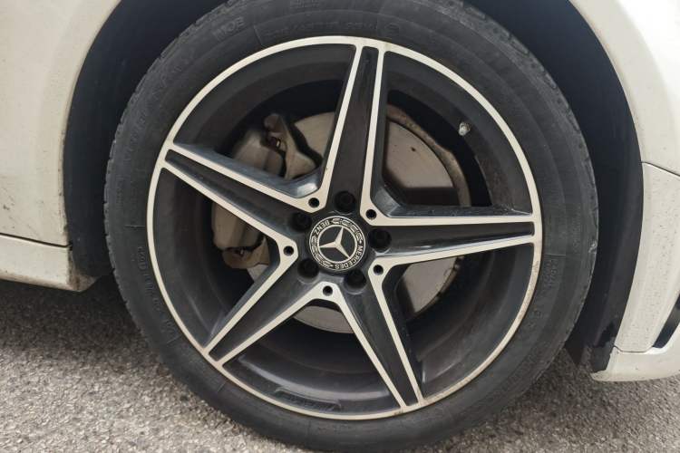Used Mercedes-Benz C-Class 2020 Restyled C 260 Sport Edition Right Front Wheel Hub